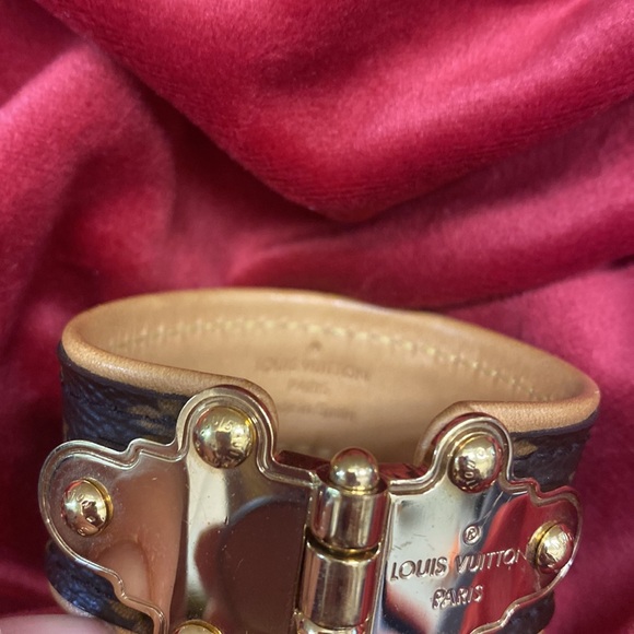 Louis Vuitton Monogram Save It Bracelet - Picture 3 of 5